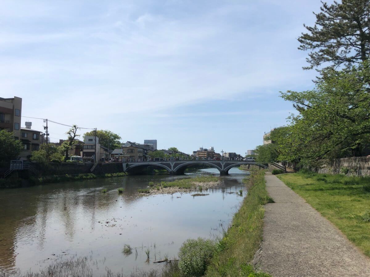 もらって嬉しい！オリジナル金箔ノベルティ専門サイト『HAQU』